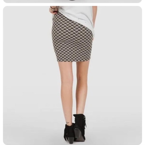 Volcom Black and White Mini Pencil Skirt Size Medium - Picture 1 of 9